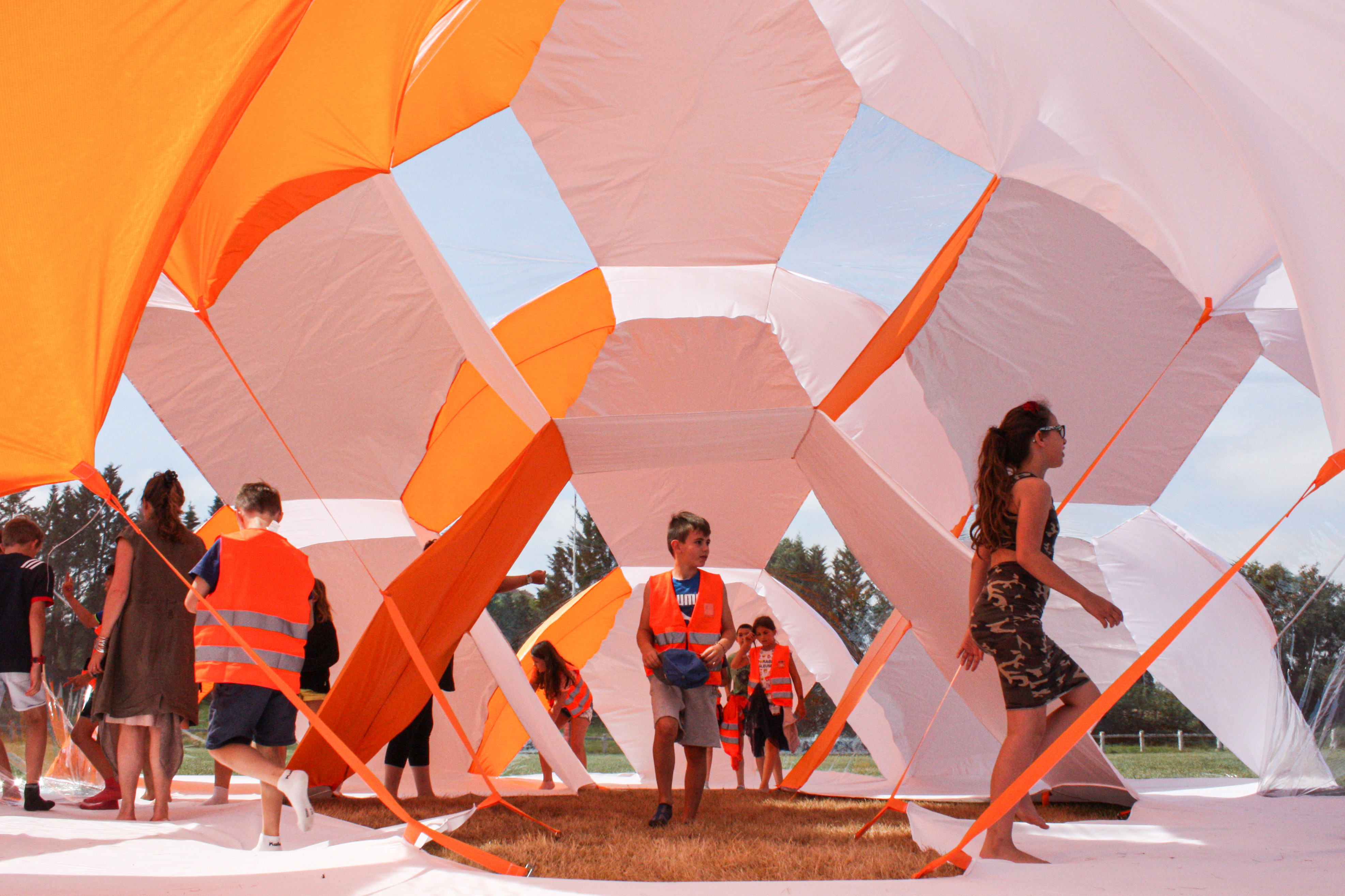 L'architecture gonflable Octave installée à Ordan-Larroque, en 2018.